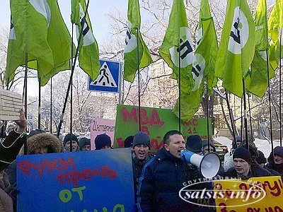 На Украине разразился скандал вокруг закрытия крупнейшего файлообменника. Хакеры в ответ атаковали сайт МВД, у здания министерства идет митинг