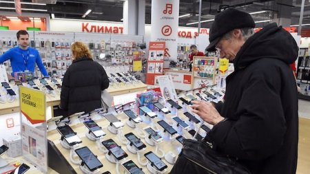 Приложения VK, "Яндекса" и Rutube начнут предустанавливать на ввозимые в РФ устройства